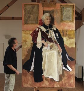 Jeff Stultiens showing his portrait of The Queen at an early stage